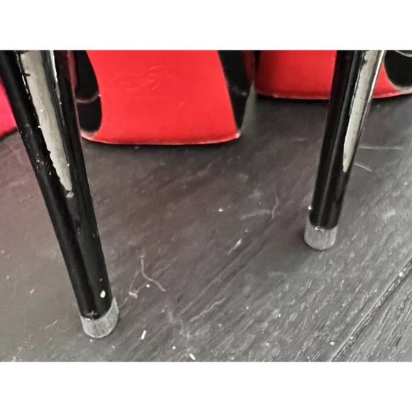 Christian Louboutin Round Toe Heels Pumps 37 Black Patent Leather - Picture 2 of 8